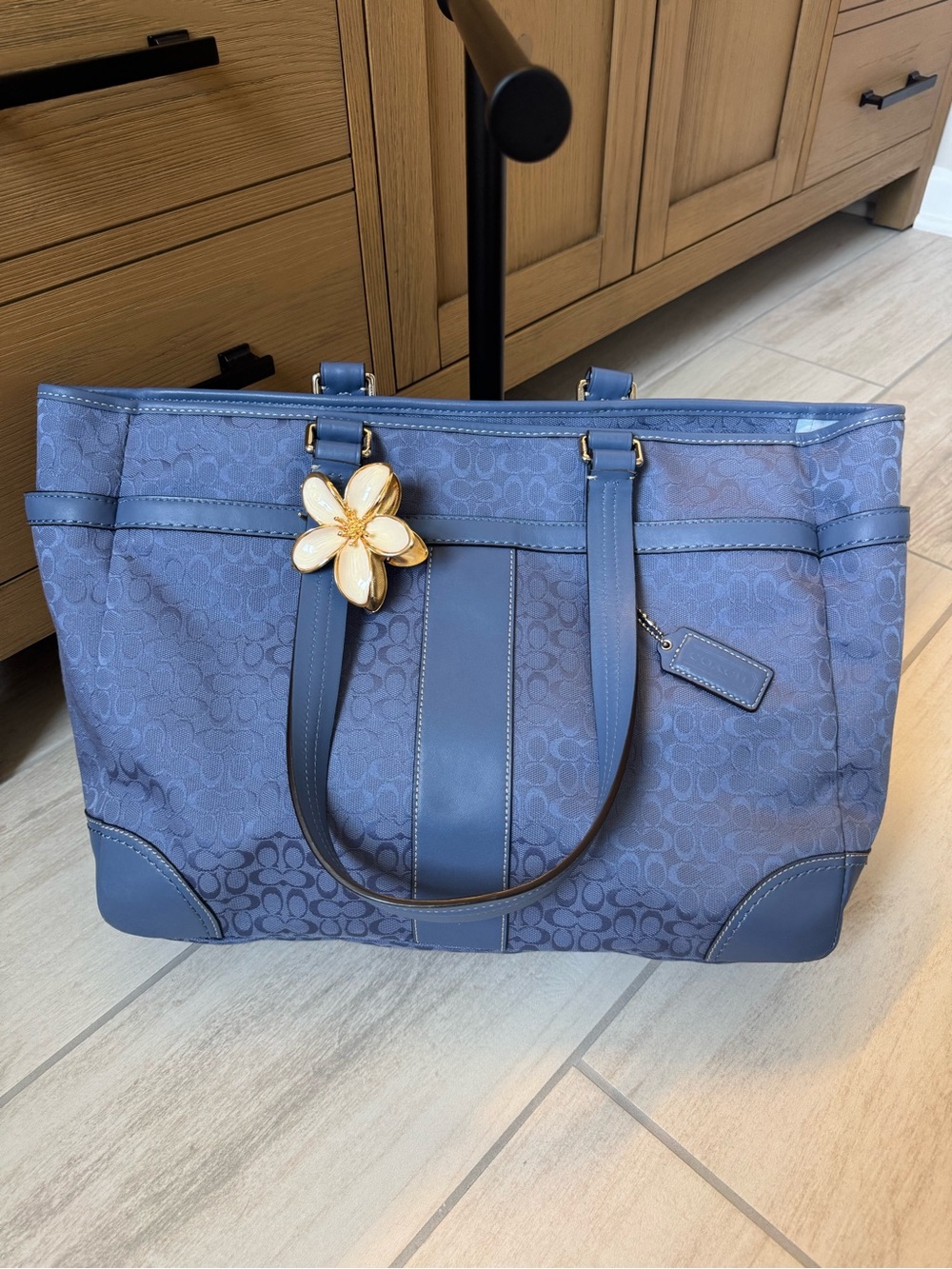 Coach Periwinkle Signature Canvas Tote CLAW CLIP NOT INCLUDED!!!